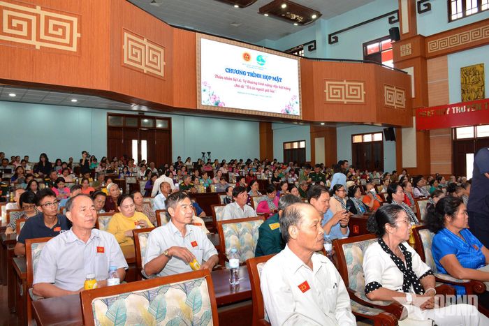 Các đại biểu tham dự chương trình họp mặt.