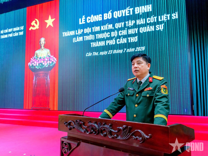 Đại tá Phạm Ngọc Quang, Chính ủy Bộ CHQS TP Cần Thơ phát biểu tại buổi lễ.
