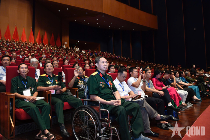 Các đại biểu dự hội nghị.
