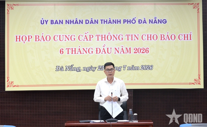 Đồng chí Nguyễn Đức Bình, Chánh Văn phòng UBND TP Đà Nẵng chủ trì họp báo 6 tháng đầu năm 2026.