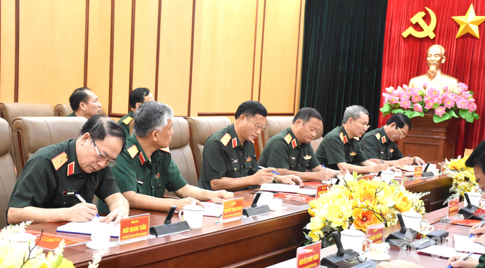 Các đại biểu dự phiên họp.