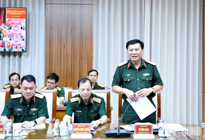  Trung tướng Vũ Hữu Hanh, Tư lệnh Bộ tư lệnh 86 phát biểu tại buổi làm việc. 