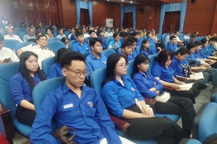 Tiến sĩ Phạm Minh Thy Vân tuyên truyền về Luật Quảng cáo và nhận diện quảng cáo sai sự thật.