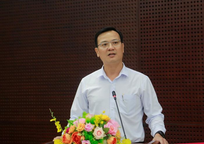 Ông Lê Văn Tuấn trả lời tại buổi họp báo chiều 23-7