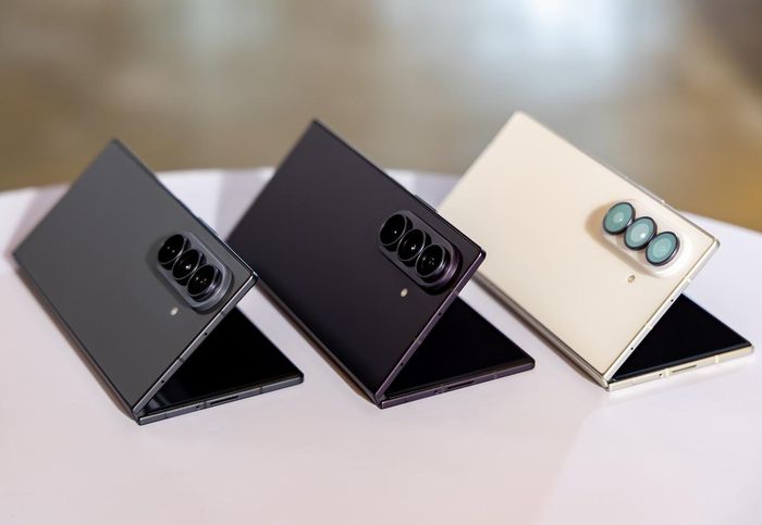  Fold8 Ultra với ba màu sắc mới 