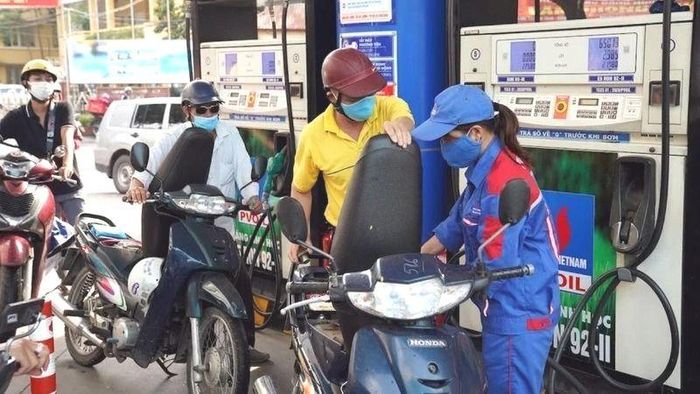 Hà Nội sẽ kiểm tra, giám sát chất lượng xăng sinh học E10 trên địa bàn. Ảnh: MINH KHANG