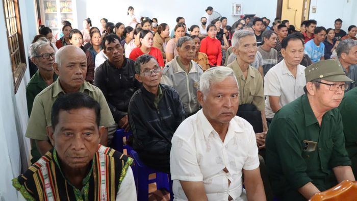  Người dân xã Ia Dom đến tham dự chương trình. Ảnh: HỮU PHÚC 