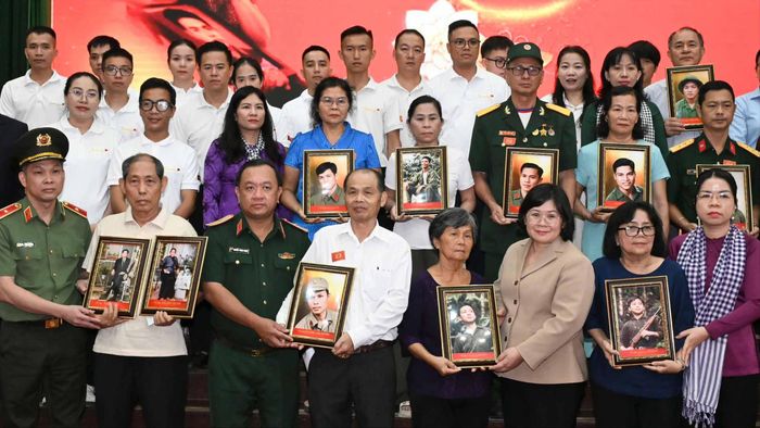  Đại biểu chụp hình lưu niệm tại chương trình. Ảnh: VIỆT DŨNG 