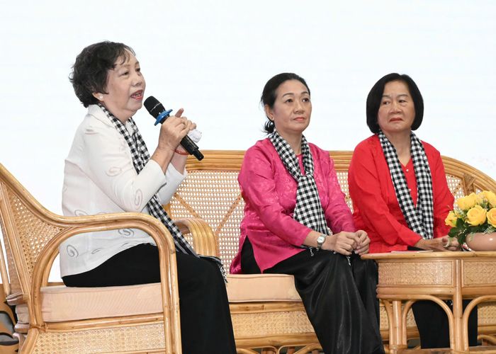  Bà Phạm Mỹ Lan chia sẻ tại chương trình. Ảnh: VIỆT DŨNG 