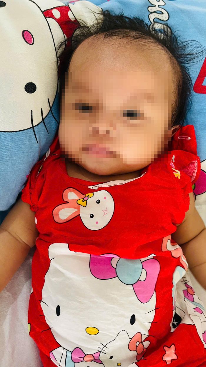 Bé gái bị bỏ rơi trên địa bàn xã Phú Quới. Ảnh: TTCTXH