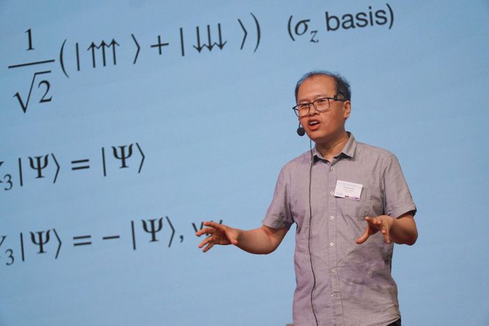Giáo sư Đàm Thanh Sơn chia sẻ, truyền cảm hứng về khoa học lượng tử cho các em học sinh, nhà khoa học trẻ