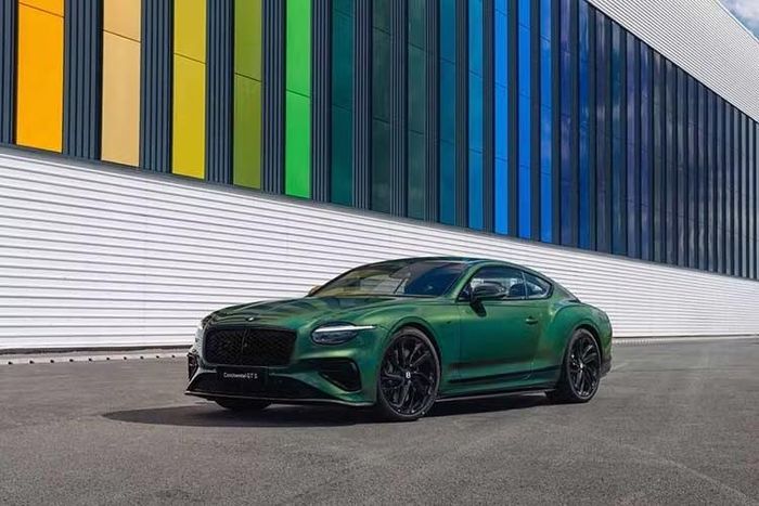 Ở thời điểm hiện tại, các dòng xe gồm Continental GT và GTC, Flying Spur, cùng mẫu xe thuần điện (EV) đầu tiên trong lịch sử của thương hiệu dự kiến ra mắt vào cuối năm nay sẽ được đưa vào sơn tại cơ sở mới này. Dòng SUV Bentayga sẽ tiếp tục được tích hợp vào dây chuyền này trong những năm tới.