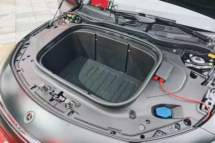 Mercedes-Benz CLA L electric dành cho Trung Quốc cũng sử dụng bộ pin có dung lượng 89 kWh và có phạm vi hoạt động lên tới 866 km theo chu trình CLTC. Dù đây chưa phải là mẫu xe điện có quãng đường di chuyển dài nhất tại Trung Quốc nhưng vẫn nằm trong nhóm có hiệu suất năng lượng hàng đầu.