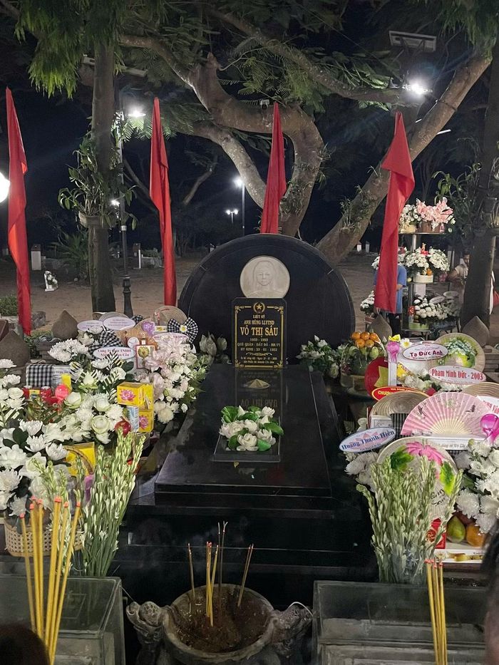 Mộ chị Võ Thị Sáu.