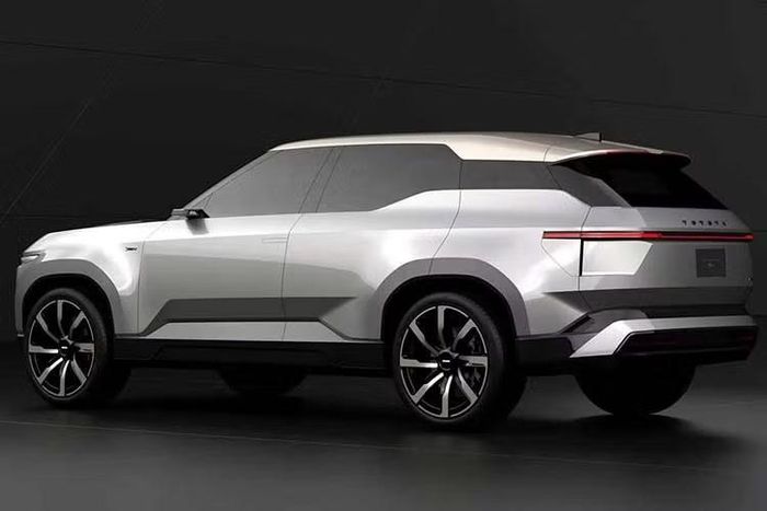 Một số nguồn tin cho rằng mẫu xe có thể sử dụng chung kiến trúc với Highlander thế hệ mới chạy điện đang được Toyota phát triển. Một giả thuyết khác là xe sẽ được phát triển trên nền tảng dẫn động cầu sau của Toyota Crown Sedan, hiện chỉ được bán tại Nhật Bản và Trung Quốc. Tuy nhiên, tất cả vẫn chỉ dừng ở mức suy đoán.