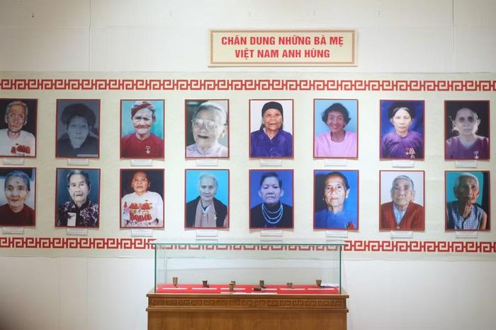 Và “Hành trình tri ân - Chân dung Mẹ Việt Nam anh hùng và sự tiếp nối truyền thống”.