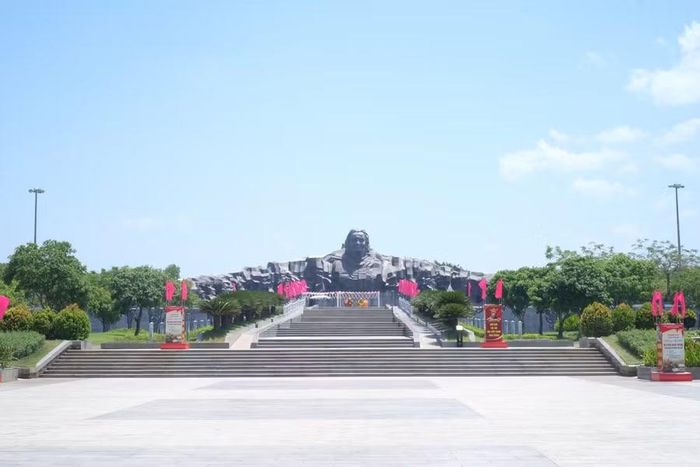 Ban Quản lý di tích và danh thắng TP Đà Nẵng tổ chức trưng bày chuyên đề “Những kỷ vật đi cùng năm tháng và hành trình tri ân”. Hoạt động trưng bày diễn ra Khu Tượng đài Mẹ Việt Nam anh hùng (phường Quảng Phú, TP Đà Nẵng), nhân kỷ niệm 79 năm ngày Thương binh - Liệt sĩ (27/7/1947 - 27/7/2026).