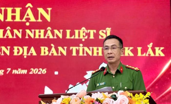 Đại tá Trần Bình Hưng, Phó Giám đốc Công an tỉnh Đắk Lắk phát biểu tại buổi lễ.