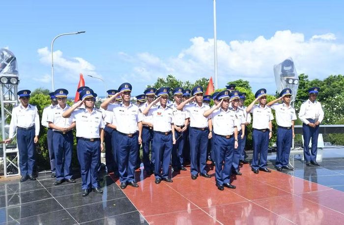 Quang cảnh lễ dâng hoa, dâng hương tại Nghĩa trang Liệt sĩ Phú Quốc
