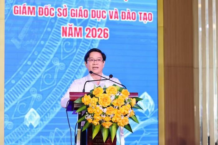 Ông Thái Văn Tài, Vụ trưởng Vụ Giáo dục phổ thông báo cáo tại hội nghị.