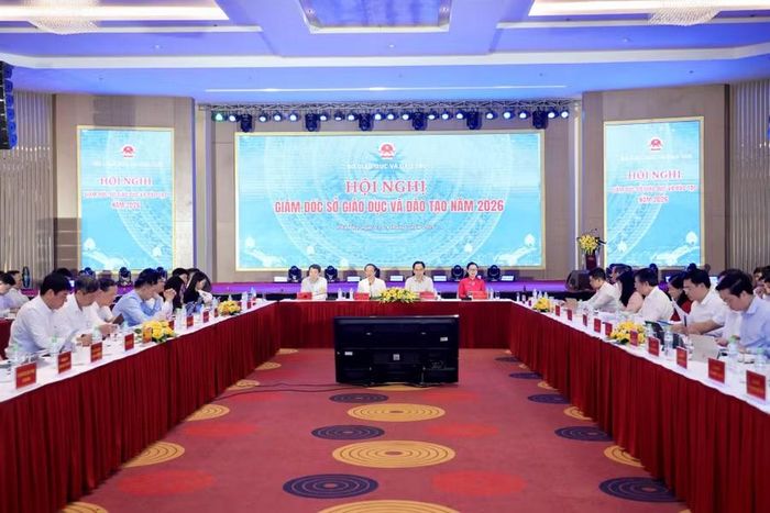 Lãnh đạo Bộ GD&ĐT chủ trì hội nghị.