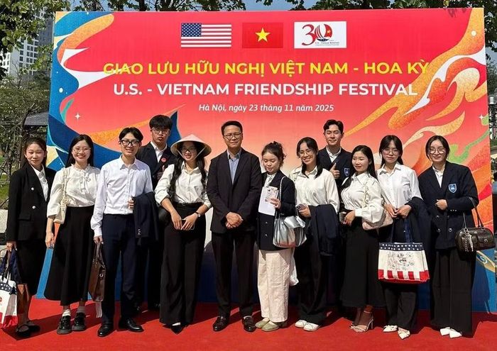 Không chỉ chú trọng nội dung đào tạo, Khoa Quốc tế còn quan tâm phát triển kỹ năng mềm và năng lực hội nhập thông qua các hoạt động trải nghiệm thực tế.