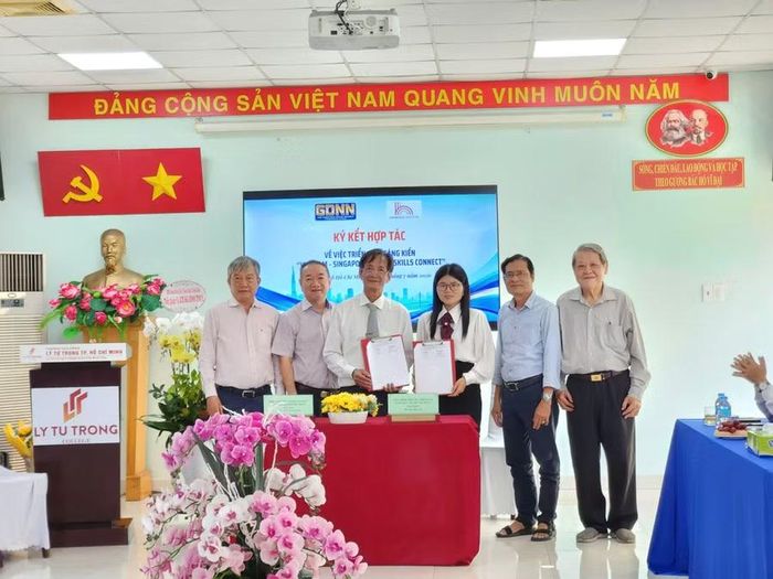 Hội ký kết với Công ty TNHH Truyền thông và Giáo dục TPHCM về tổ chức tư vấn hướng nghiệp.