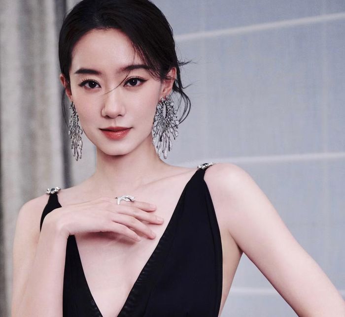 Trương Tiểu Phỉ đang đóng chính trong phim Đội bóng nữ Thiếu Lâm, tác phẩm có doanh thu tăng mạnh do Châu Tinh Trì đạo diễn. Cô còn tham gia các tác phẩm của Giả Linh, trở thành nữ diễn viên thế hệ sinh sau năm 1987 đầu tiên đạt doanh thu trên 10 tỷ NDT. Hiện tại trong giới giải trí Hoa ngữ, Trương Tiểu Phỉ là ngôi sao điện ảnh nữ được đánh giá rất cao. Cô từng đoạt giải Nữ chính xuất sắc (Ảnh hậu) Kim Kê.