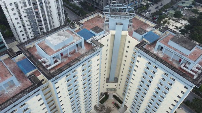 Đến cuối tháng 5/2026, công trình mới chính thức được tái khởi động, tiến hành cải tạo và sơn sửa toàn bộ hạng mục bên trong lẫn bên ngoài.