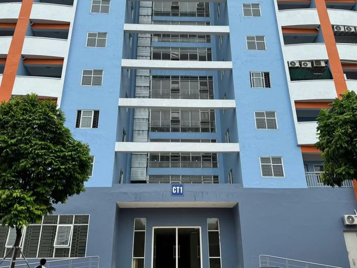 Sau nhiều năm xuống cấp, toàn bộ mặt ngoài của các tòa nhà vừa được cải tạo, sơn sửa đồng bộ và thay thế các hạng mục hư hỏng.