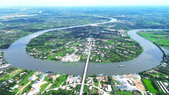 Dòng sông Vàm Cỏ, nơi từng chứng kiến những trận càn quét ác liệt.