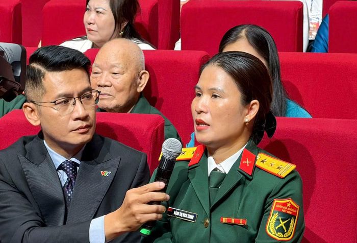 Thượng tá Đặng Thị Bích Trang chia sẻ về cuốn nhật ký sau 17 năm chồng hi sinh.
