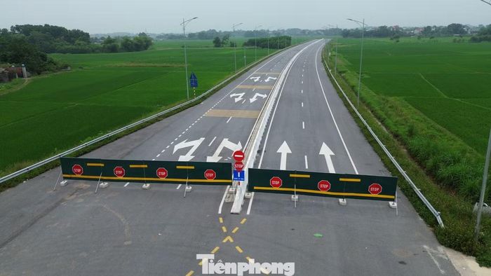 Cơ quan chức năng lắp đặt biển cảnh báo
