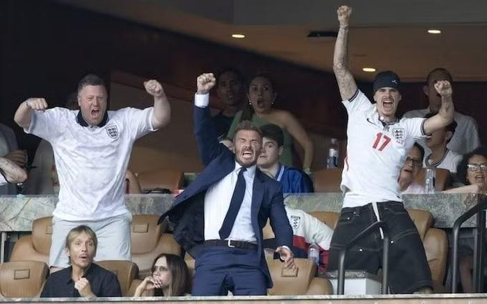 Theo The Sun, mức độ hiện diện tại World Cup cho thấy sức hút thương mại bền bỉ của Beckham dù anh giải nghệ nhiều năm. Cựu danh thủ hiện đồng sở hữu Inter Miami và có khối tài sản chung với Victoria Beckham ước tính 1,185 tỷ bảng (khoảng 41.707 tỷ đồng).