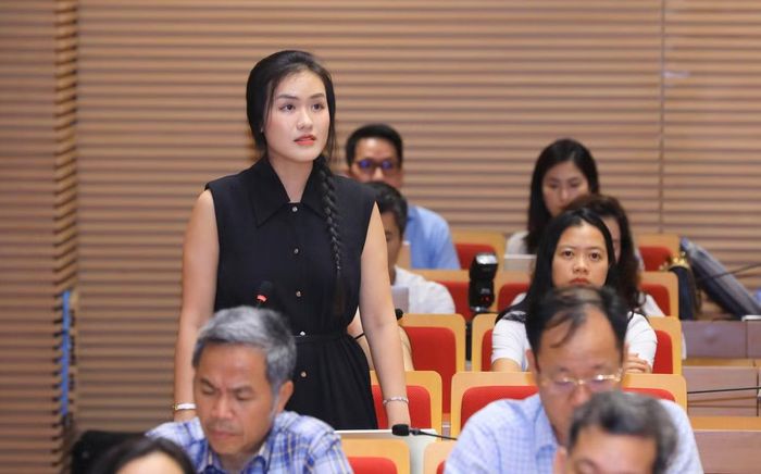 Doanh nghiệp nêu ý kiến tại hội nghị.
