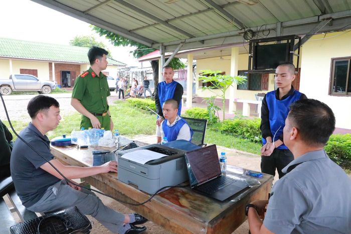 Kết quả điều tra ban đầu xác định, đối tượng cầm đầu đường dây tội phạm này tuyển mộ và đưa các đối tượng đến thuê nhà tại xã Tonpheung, tỉnh Bokeo, Lào. Nhóm này tiến hành lắp đặt các thiết bị, máy vi tính và tổ chức hoạt động lừa đảo với thủ đoạn giả danh nhân viên bảo hiểm.