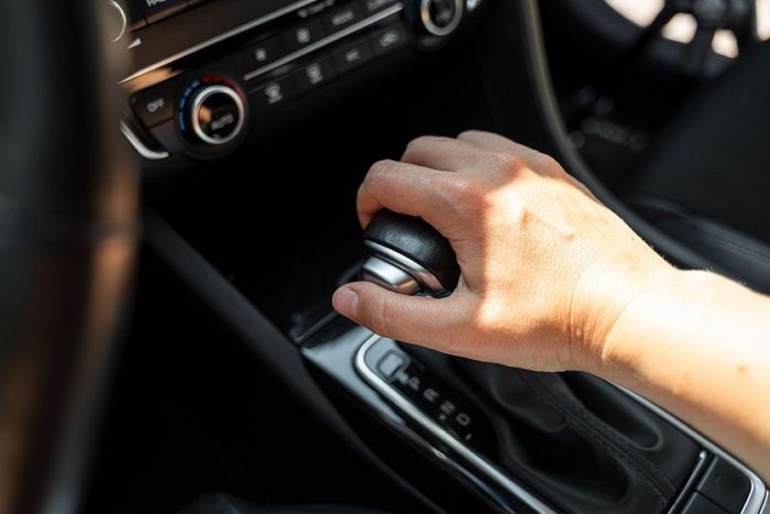Hộp số tự động giúp việc lái xe nhẹ nhàng hơn, đặc biệt trong điều kiện ùn tắc. Ảnh: Leasys