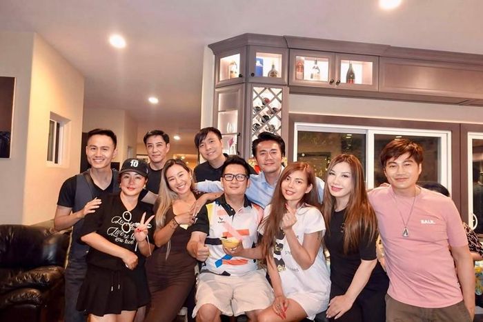 Trizzie Phương Trinh tổ chức tiệc sinh nhật muộn giản dị nhưng ấm cúng cho Bằng Kiều, chỉ với nồi bún và một chiếc bánh nhỏ.
