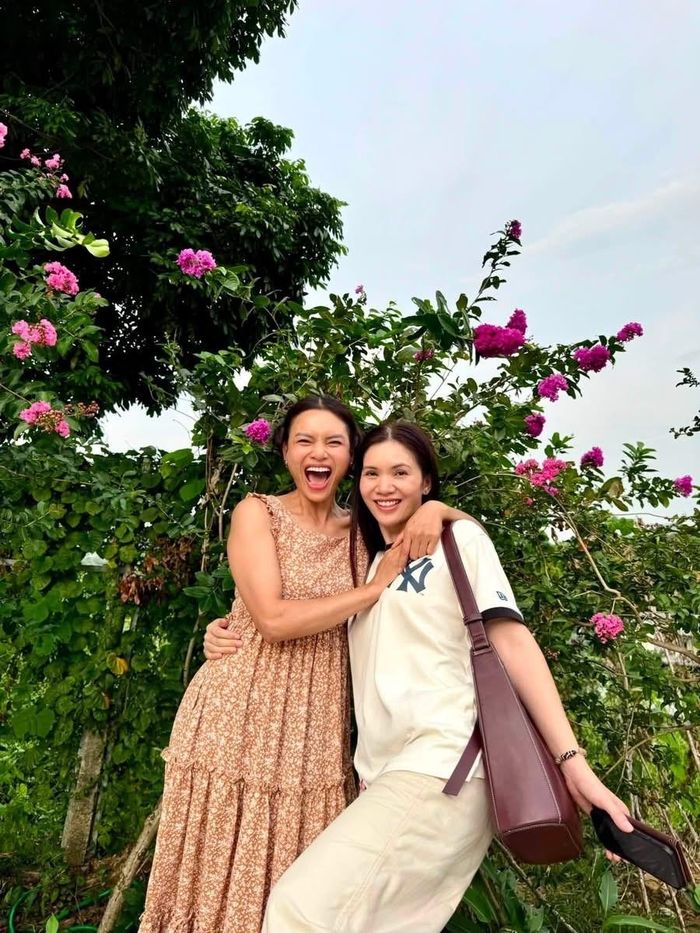 NSND Phạm Phương Thảo khoe em gái thượng tá quân đội.
