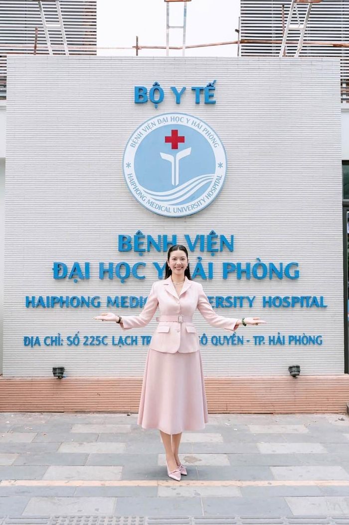Á hậu Thúy Vân có chuyến công tác, gặp gỡ 100 mẹ bầu tại Hải Phòng.