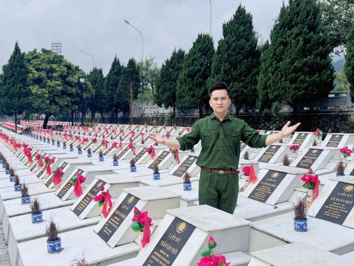 MC Hạnh Phúc chia sẻ hình ảnh tại nghĩa trang Vị Xuyên, cho biết sắp trở lại Quảng Trị dẫn chương trình truyền hình trực tiếp kỷ niệm Ngày Thương binh Liệt sĩ.