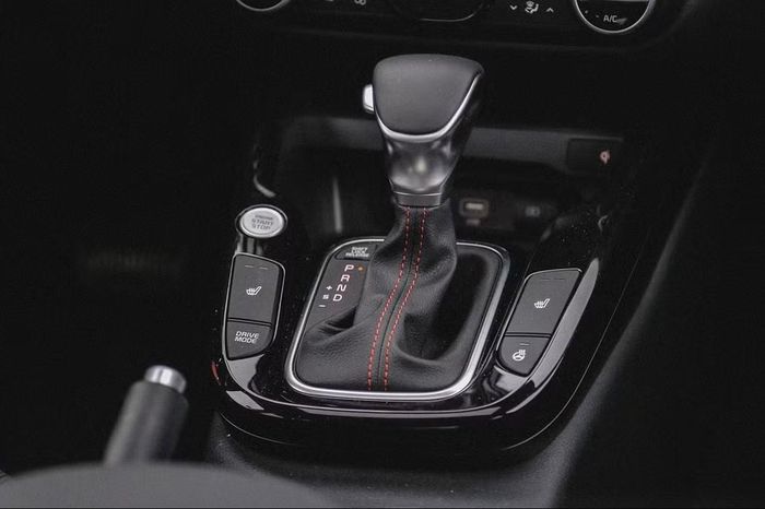 Hộp số tự động ngày nay có khả năng sang số nhanh hơn rất nhiều so với hộp số sàn. Ảnh: Capital One