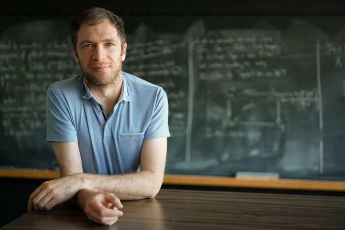 John Pardon là nhà toán học chuyên về hình học và tôpô tại Đại học Stony Brook. Khi mới 21 tuổi và còn là sinh viên Đại học Princeton, ông đã giải một phỏng đoán quan trọng về các nút. Ảnh: Simons Foundation/Scientific American