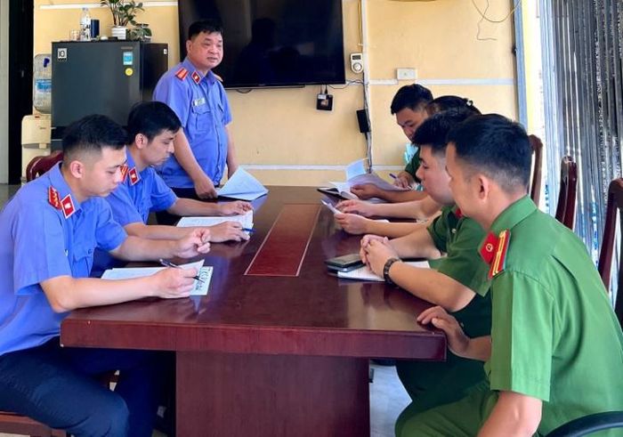 Đồng chí Vi Trường Xuân, Viện trưởng VKSND khu vực 4, Trưởng đoàn công bố Quyết định, Kế hoạch trực tiếp kiểm sát tại Phân tại tạm giam Hữu Lũng.