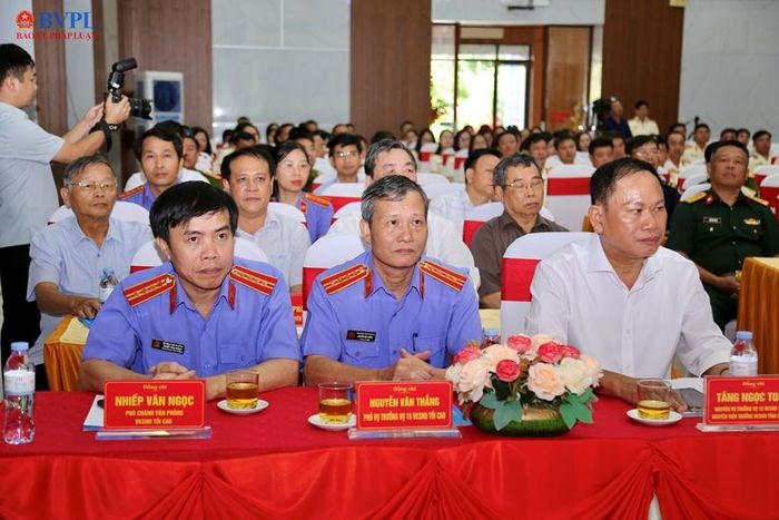 Các đại biểu dự lễ kỉ niệm.