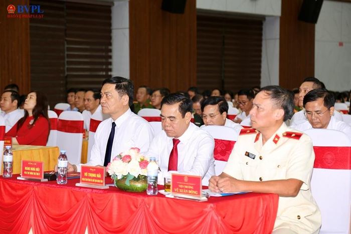  Các đại biểu dự lễ kỉ niệm.