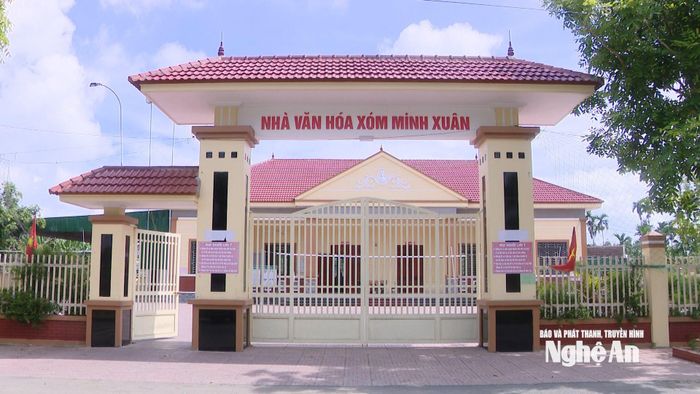 Nhiều công trình nhà văn hóa đã được xây dựng khang trang. Ảnh: Sơn Hiếu