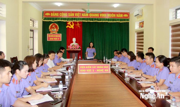 Quang cảnh buổi sinh hoạt chi bộ tại Viện Kiểm sát nhân dân khu vực 5 - Nghệ An. Ảnh: Quang An