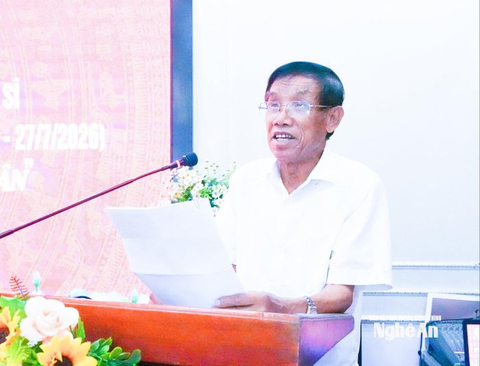 Ông Bùi Xuân Thịnh - Phó Chủ tịch Thường trực Hội Hỗ trợ gia đình liệt sĩ tỉnh báo cáo kết quả hoạt động tri ân của Hội thời gian qua. Ảnh: Mai Hoa
