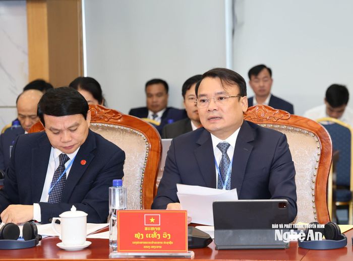Phó Chủ tịch UBND tỉnh Nghệ An Phùng Thành Vinh phát biểu tham luận tại hội nghị. Ảnh: Đình Đức